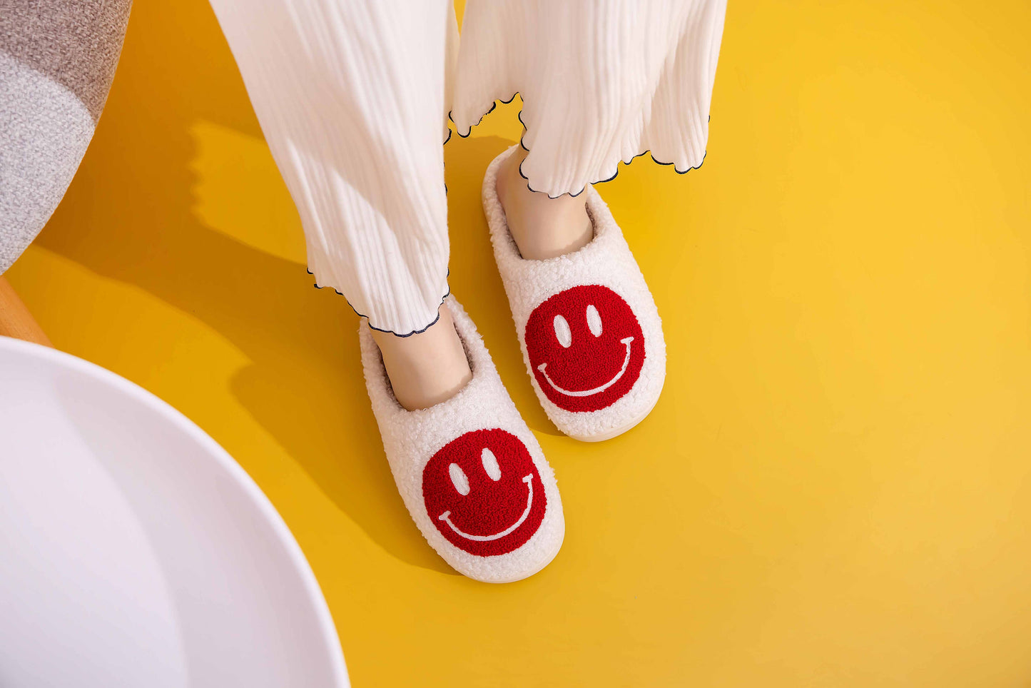 Happy Face Comfort Fluffy Fur Slider Slipper for adult: X-Large / White/Red