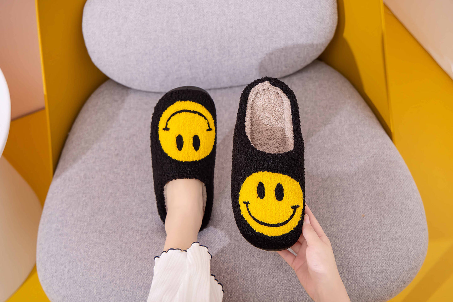 Happy Face Comfort Fluffy Fur Slider Slipper for adult: X-Large / White/Red