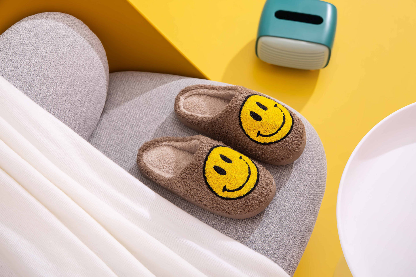 Happy Face Comfort Fluffy Fur Slider Slipper for adult: Large / White/Green