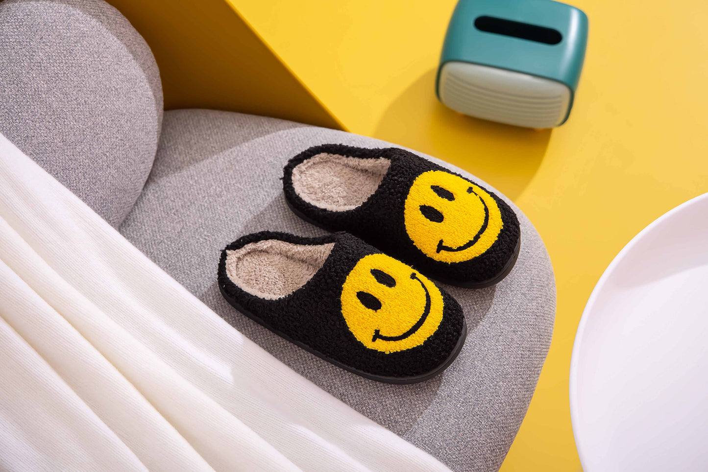 Happy Face Comfort Fluffy Fur Slider Slipper for adult: Large / White/Green