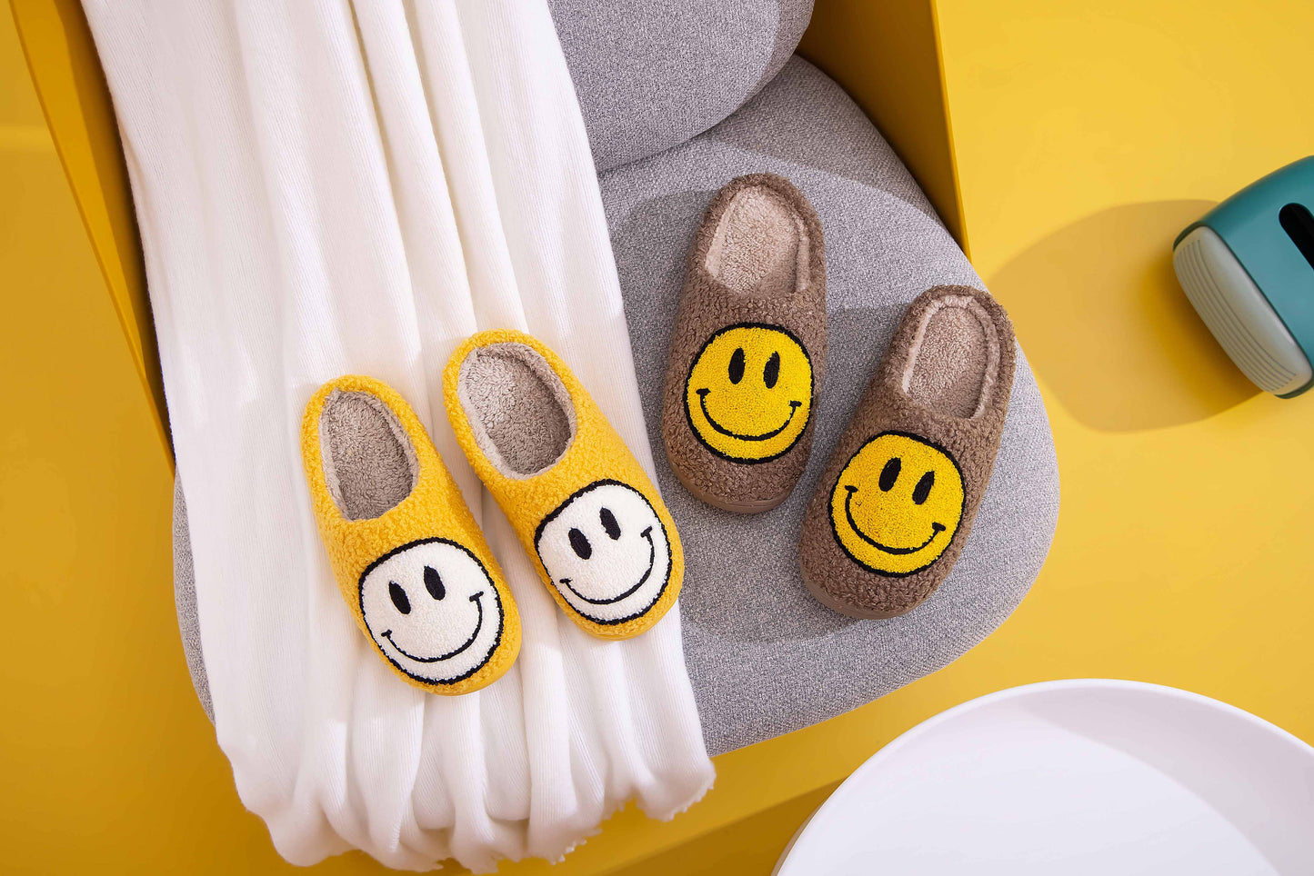 Happy Face Comfort Fluffy Fur Slider Slipper for adult: Large / White/Green