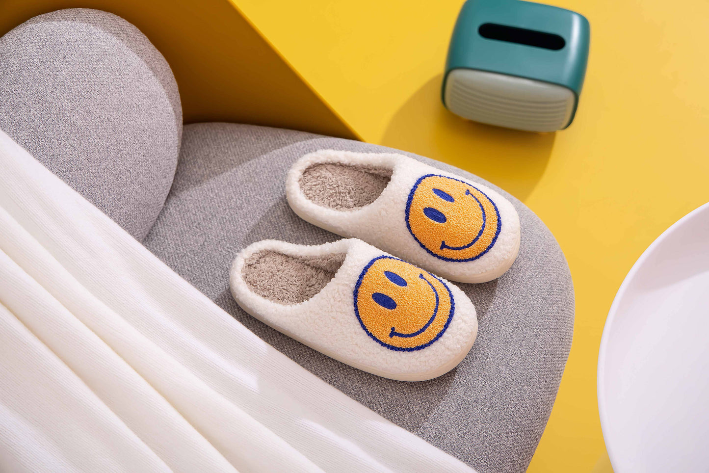 Happy Face Comfort Fluffy Fur Slider Slipper for adult: Small / White/Green