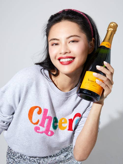 "CHEERS" SWEATSHIRT, GREY: Medium