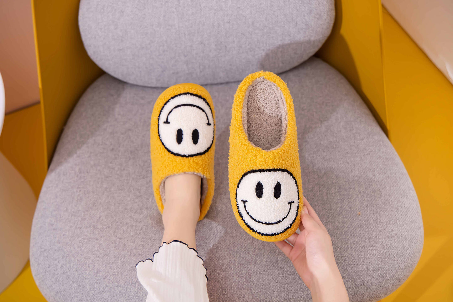 Happy Face Comfort Fluffy Fur Slider Slipper for adult: X-Large / White/Red
