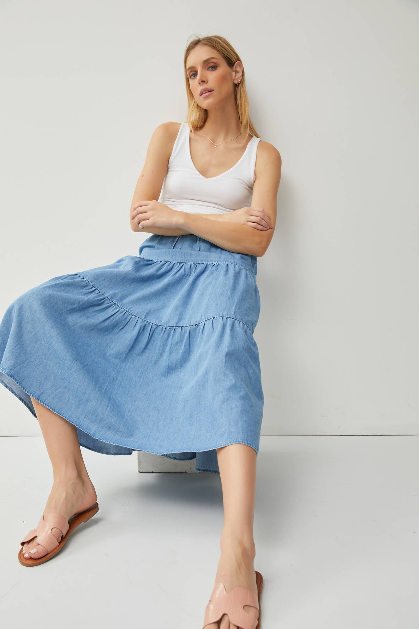 CHAMBRAY PULL ON TIERED MIDI SKIRT: Med Wash / M
