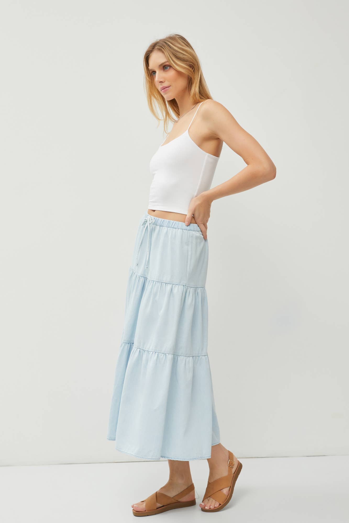 CHAMBRAY PULL ON TIERED MIDI SKIRT: Med Wash / M