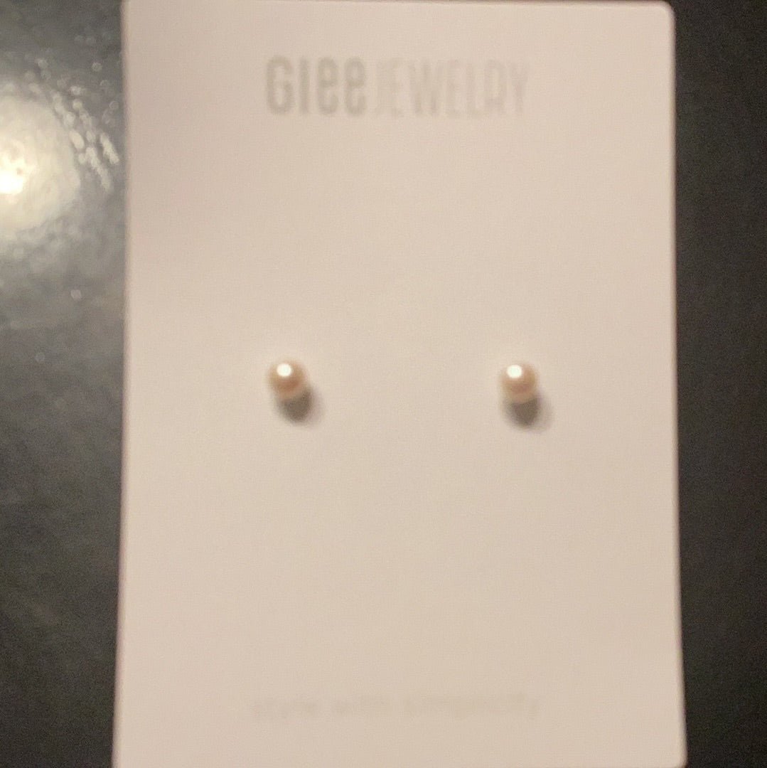 Glee baby pearl studs…white