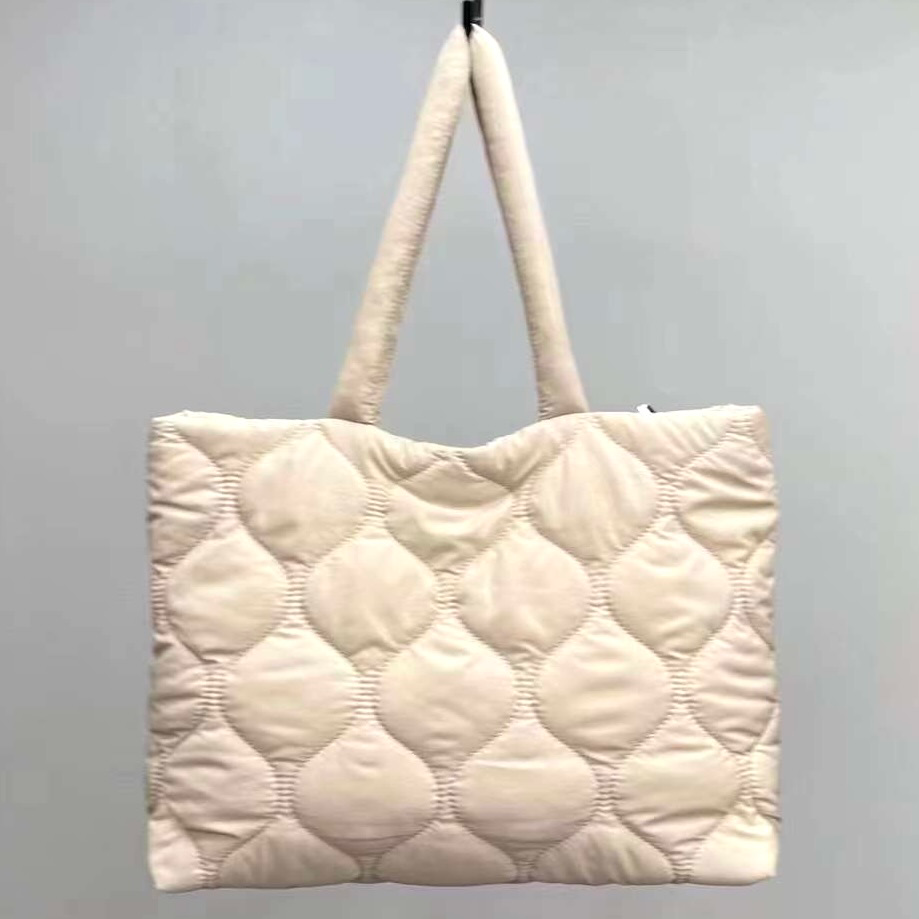 P24003 Quilted Nylon Tote Bag: 02 Black