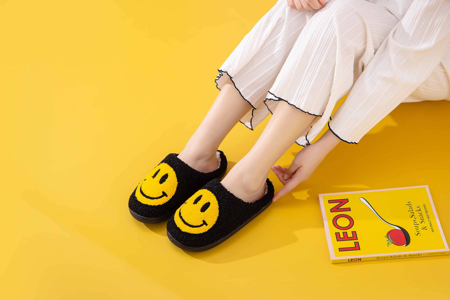 Happy Face Comfort Fluffy Fur Slider Slipper for adult: X-Large / White/Red