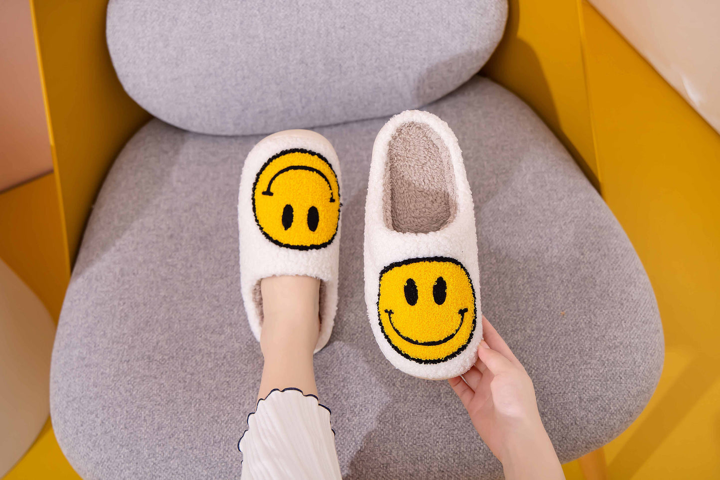 Happy Face Comfort Fluffy Fur Slider Slipper for adult: Large / White/Green