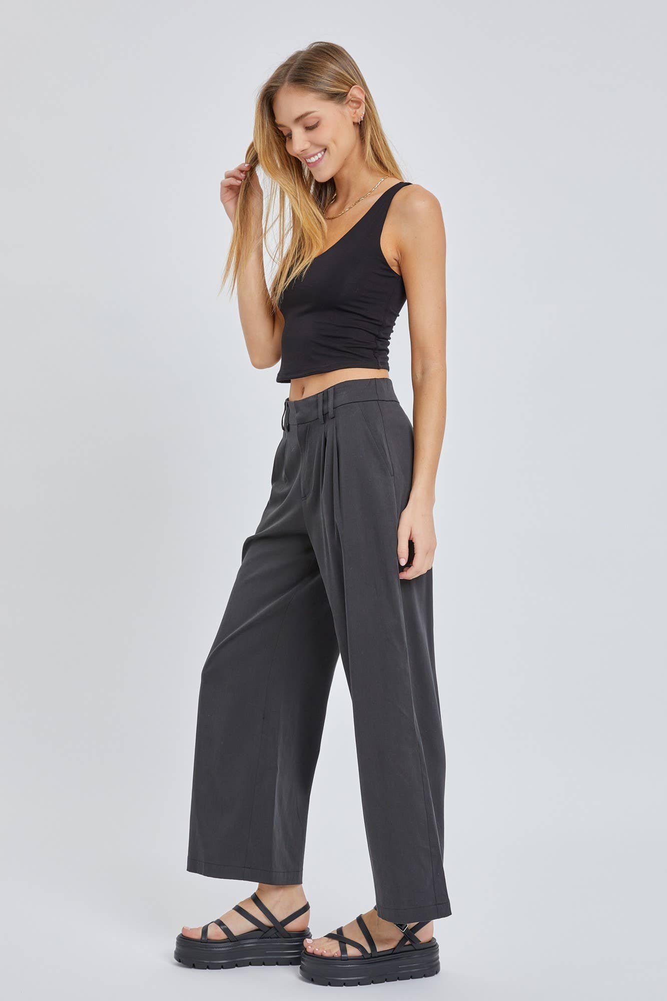 Crop V-Neck Tank: M / Cropped / Black