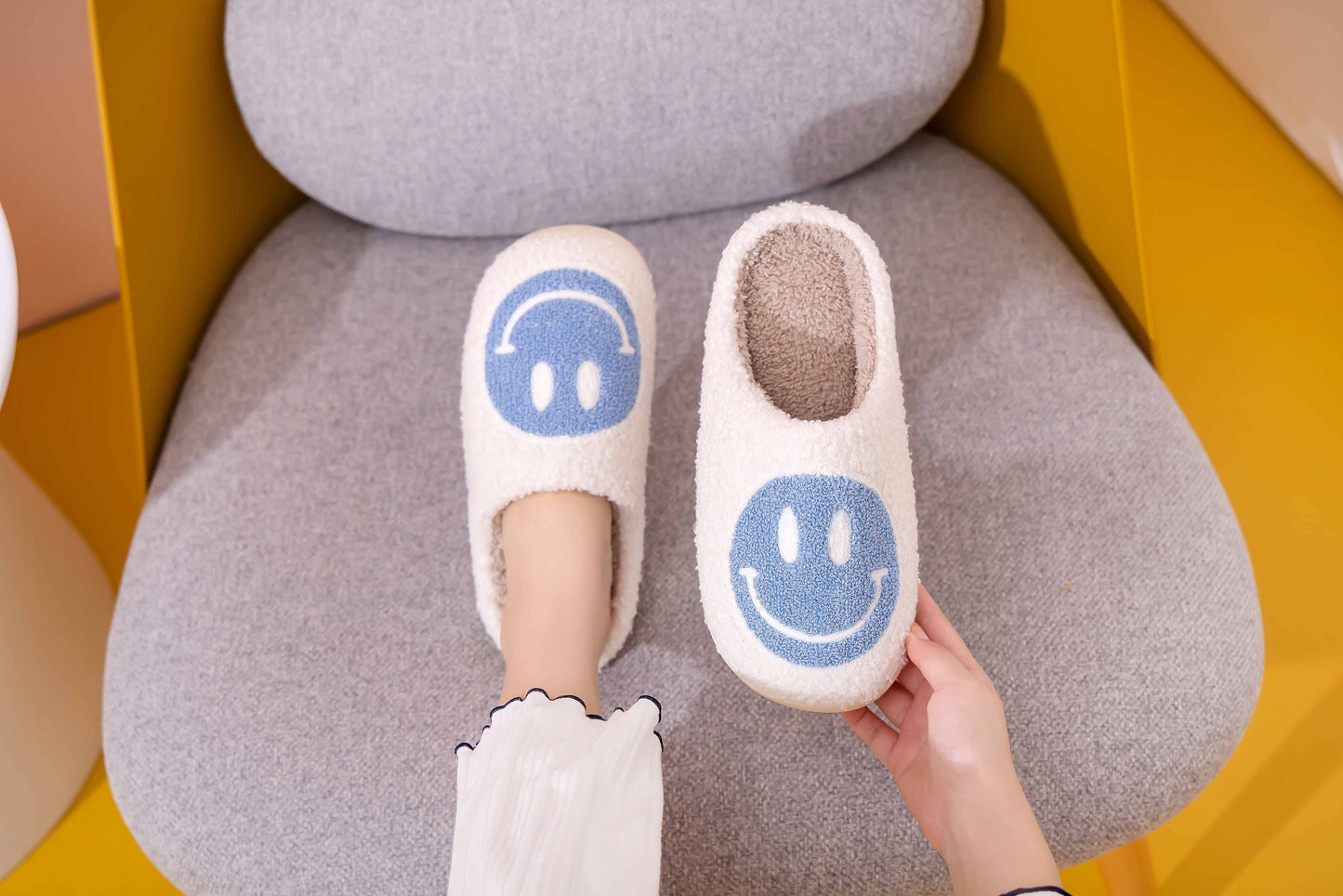 Happy Face Comfort Fluffy Fur Slider Slipper for adult: Large / White/Green