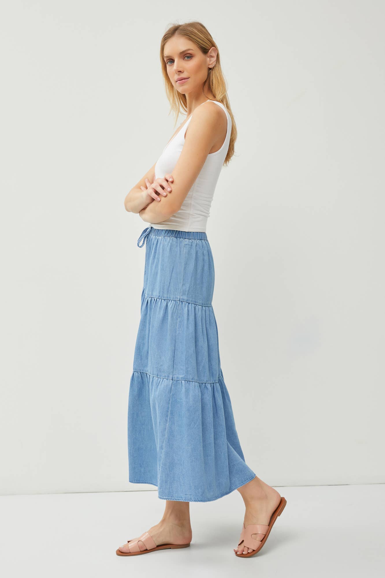 CHAMBRAY PULL ON TIERED MIDI SKIRT: Med Wash / M