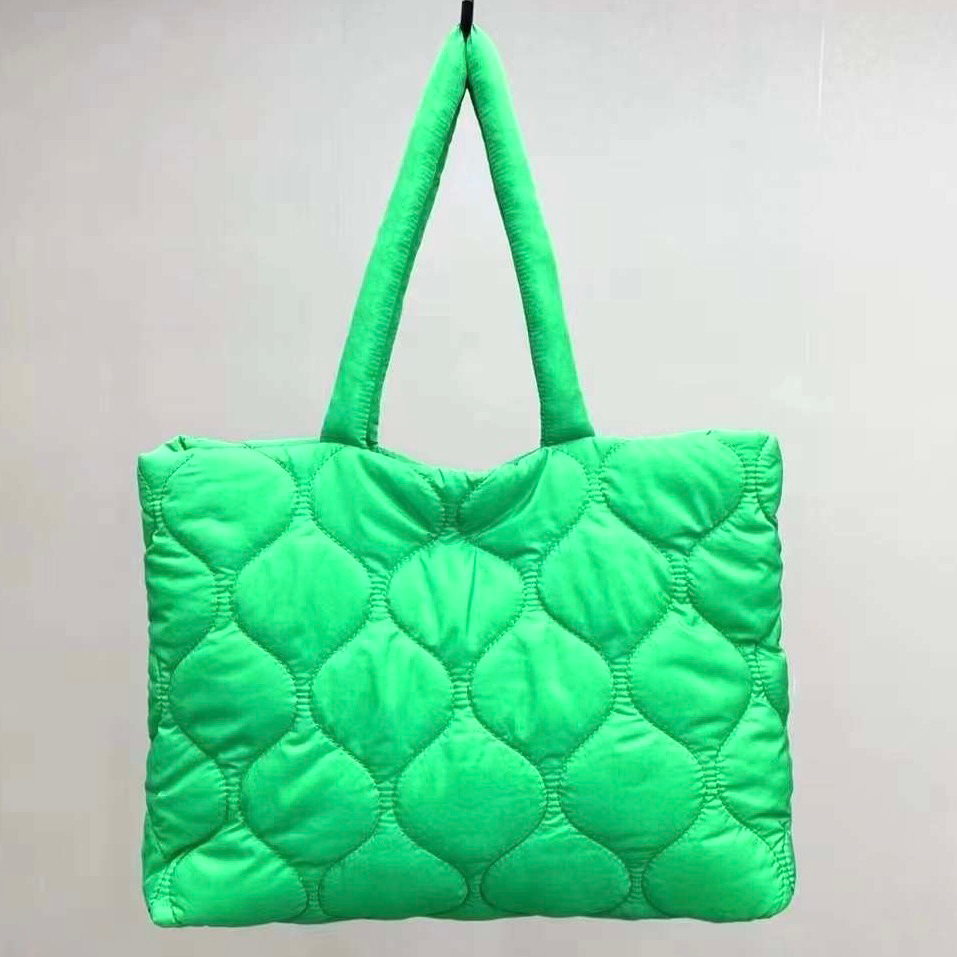 P24003 Quilted Nylon Tote Bag: 02 Black