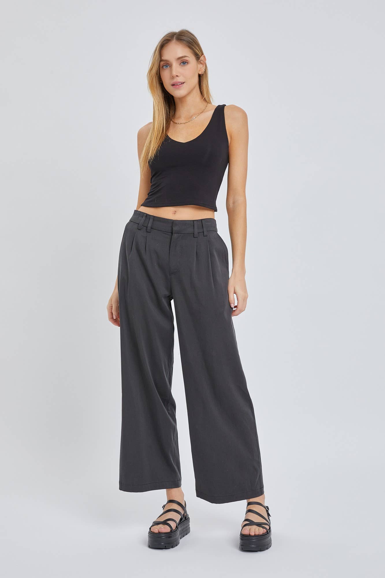 Crop V-Neck Tank: M / Cropped / Black