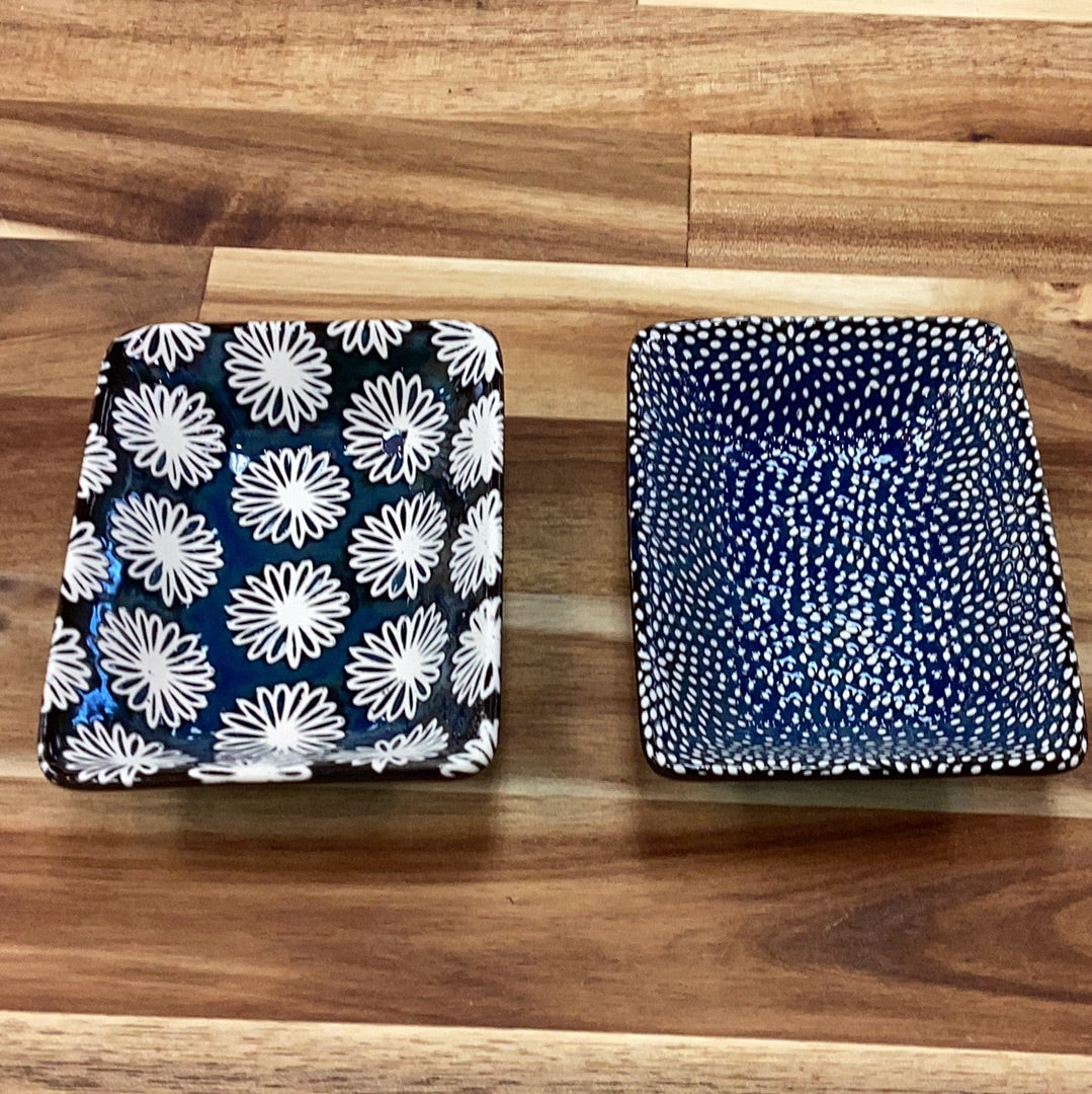 Stoneware dish….2 styles…navy and white