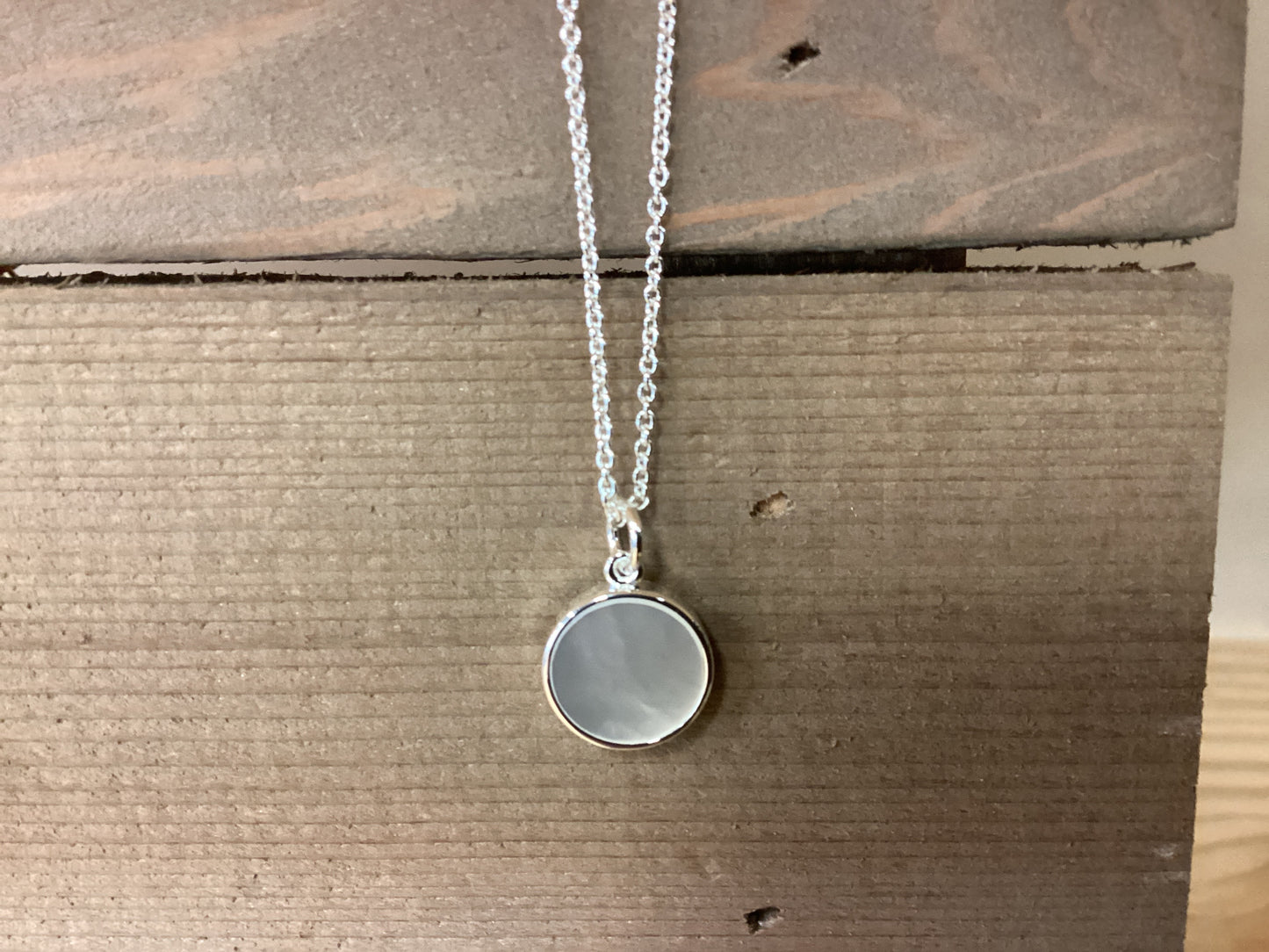 Glee Alluring necklace silver/mother of pearl