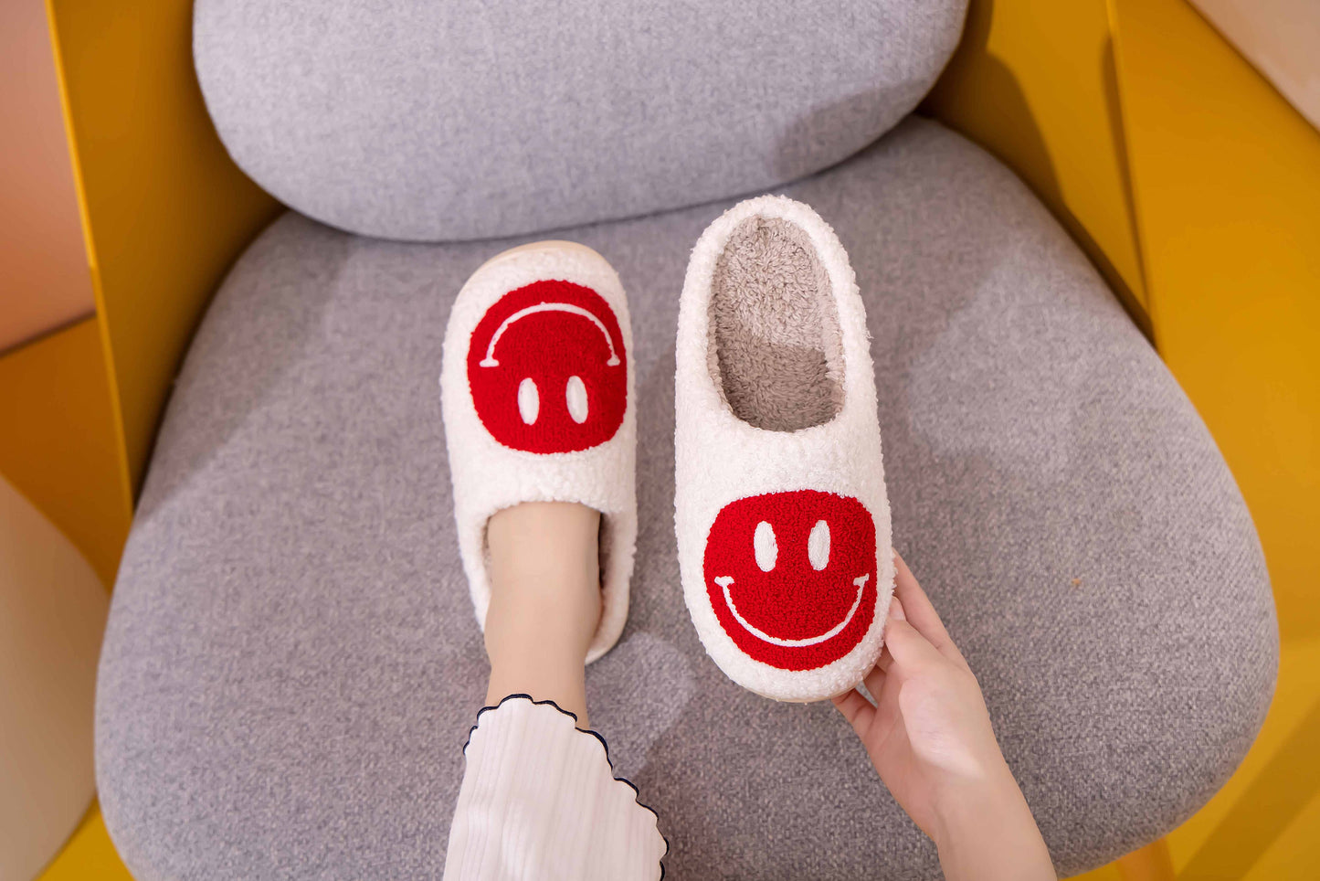 Happy Face Comfort Fluffy Fur Slider Slipper for adult: X-Large / White/Red