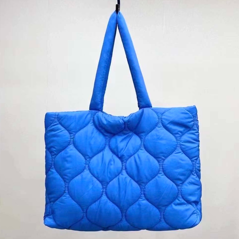 P24003 Quilted Nylon Tote Bag: 02 Black