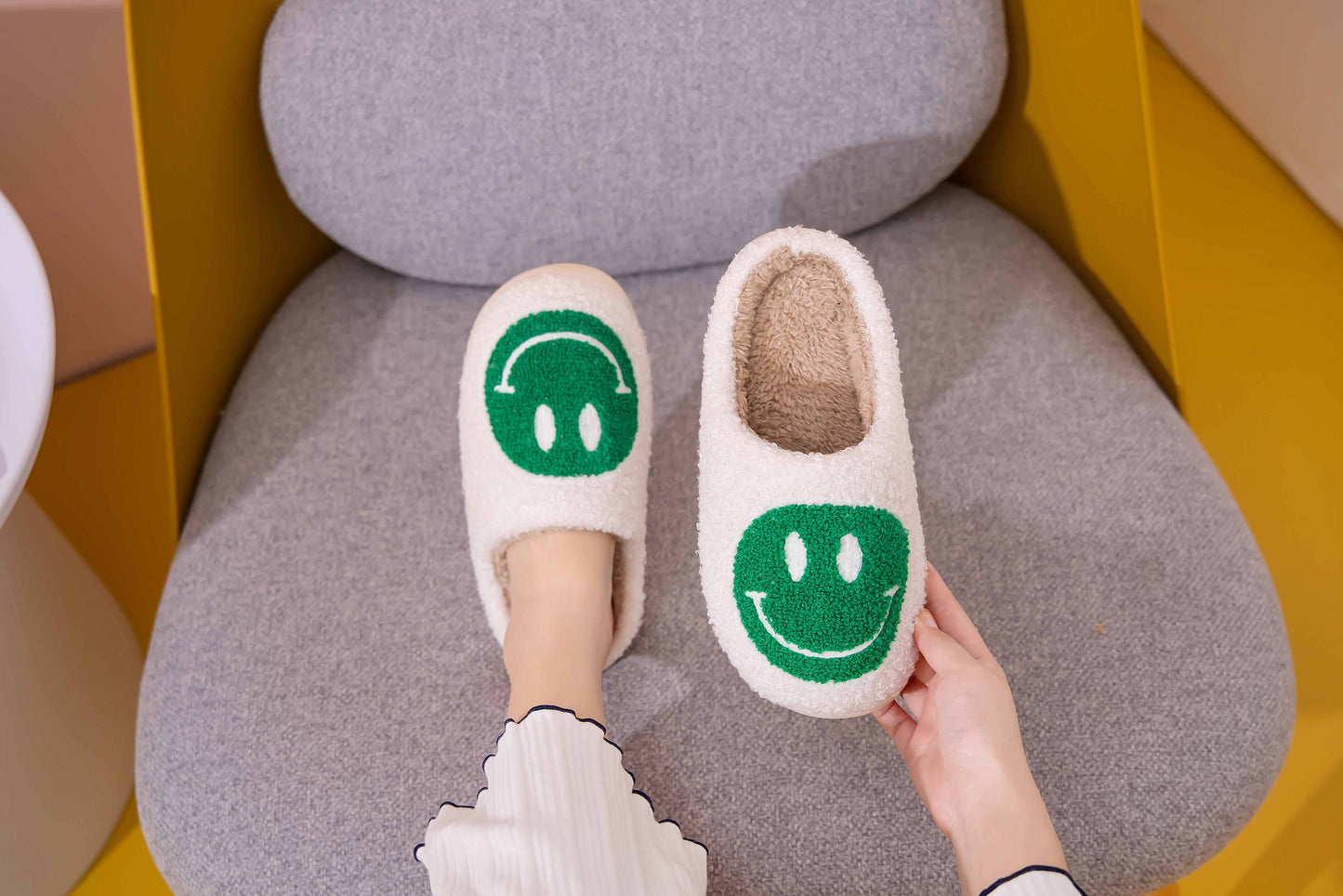 Happy Face Comfort Fluffy Fur Slider Slipper for adult: Small / White/Red