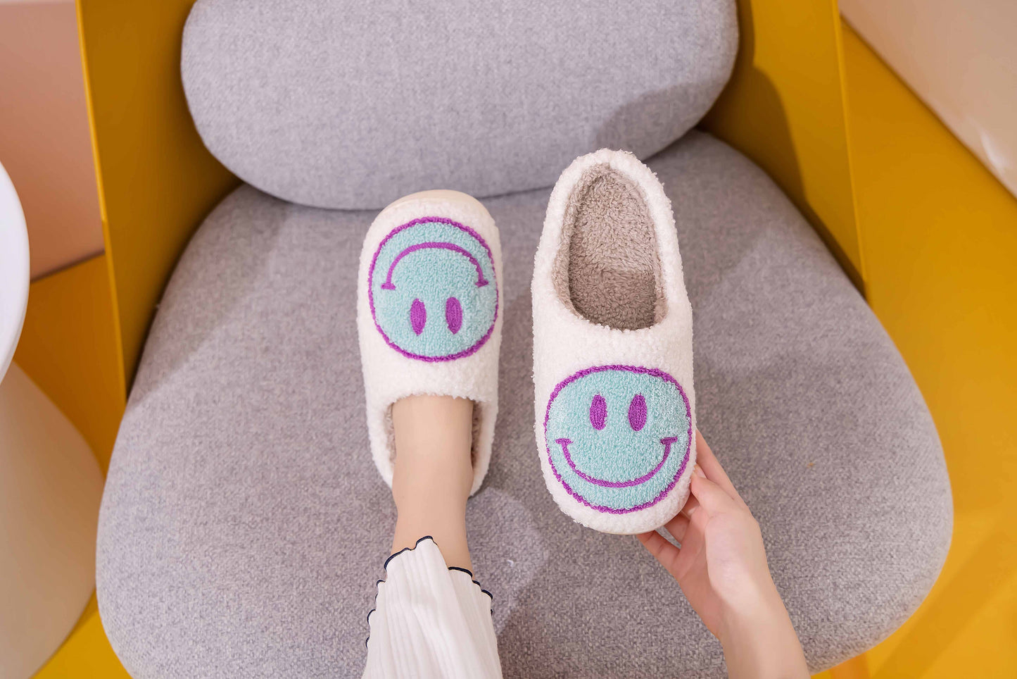 Happy Face Comfort Fluffy Fur Slider Slipper for adult: Large / White/Green
