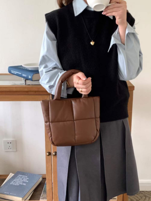 P23109 Small Puffer Crossbody Tote Bag: 03 Brown