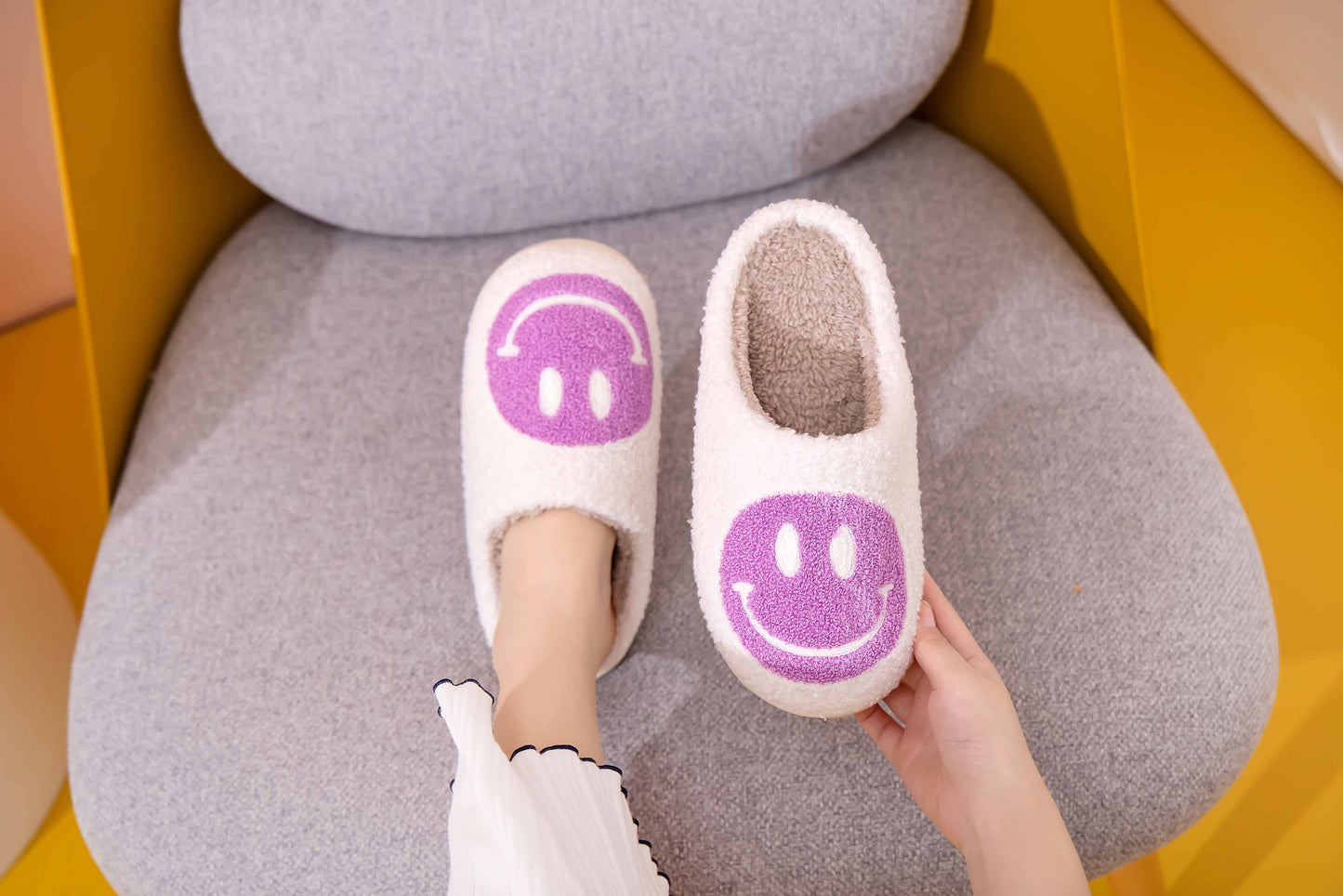 Happy Face Comfort Fluffy Fur Slider Slipper for adult: X-Large / White/Red