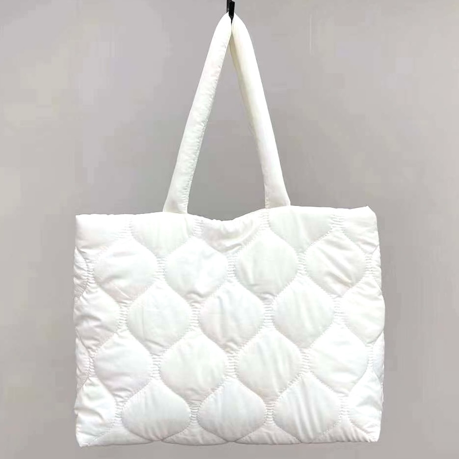 P24003 Quilted Nylon Tote Bag: 02 Black