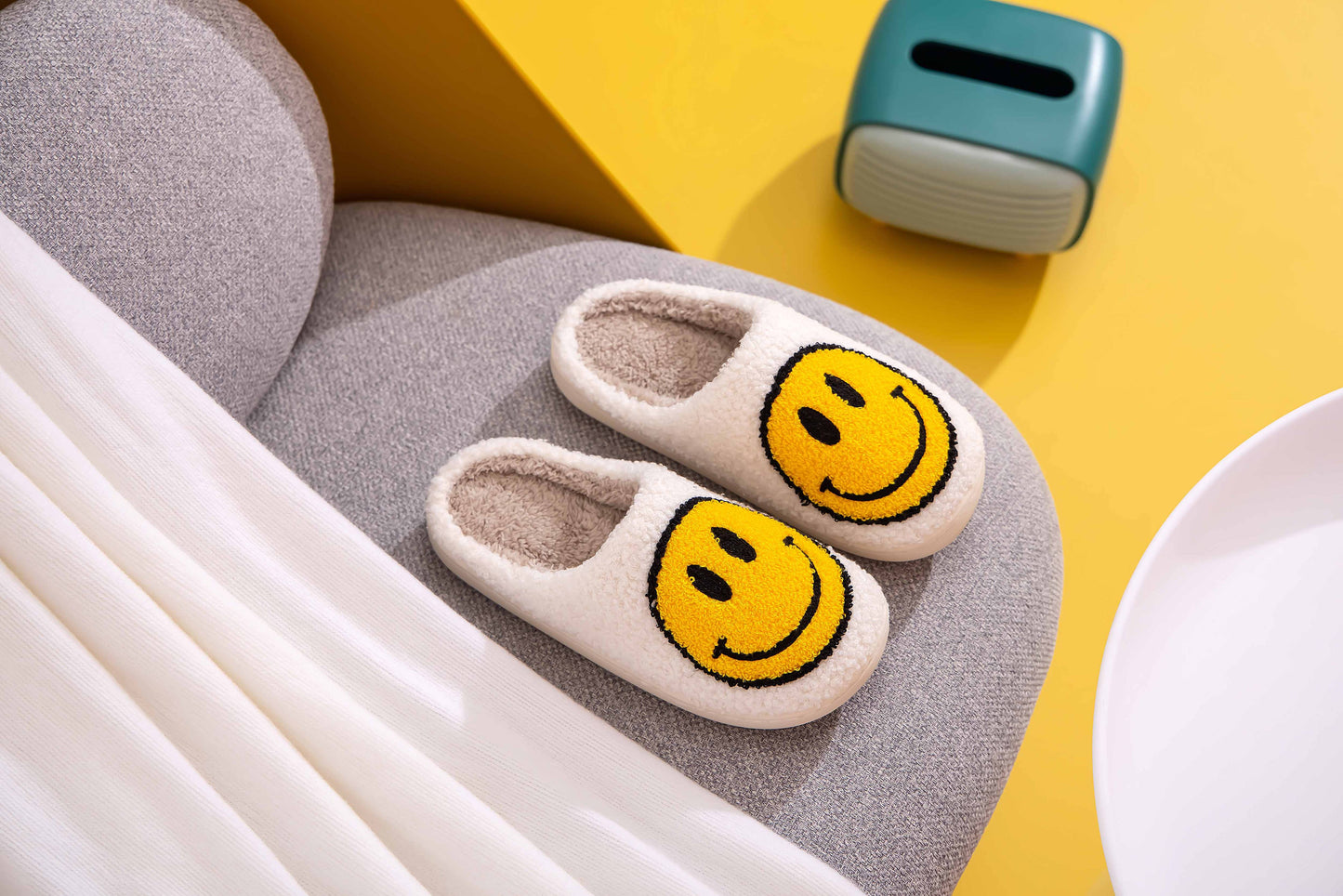 Happy Face Comfort Fluffy Fur Slider Slipper for adult: Large / White/Green
