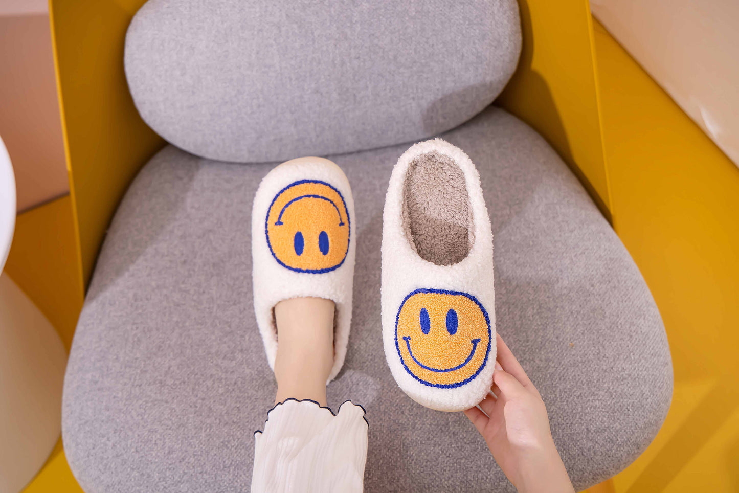 Happy Face Comfort Fluffy Fur Slider Slipper for adult: X-Large / White/Red