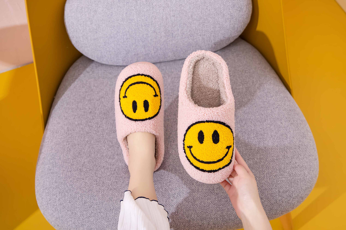 Happy Face Comfort Fluffy Fur Slider Slipper for adult: X-Large / White/Red