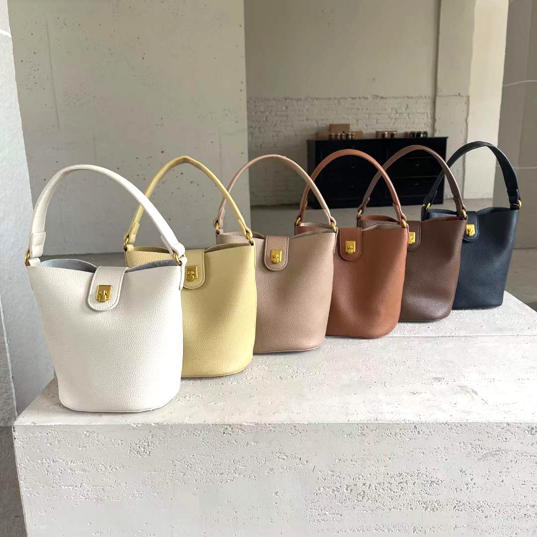 P24025 Top Handle Crossbody Bag: 03 White