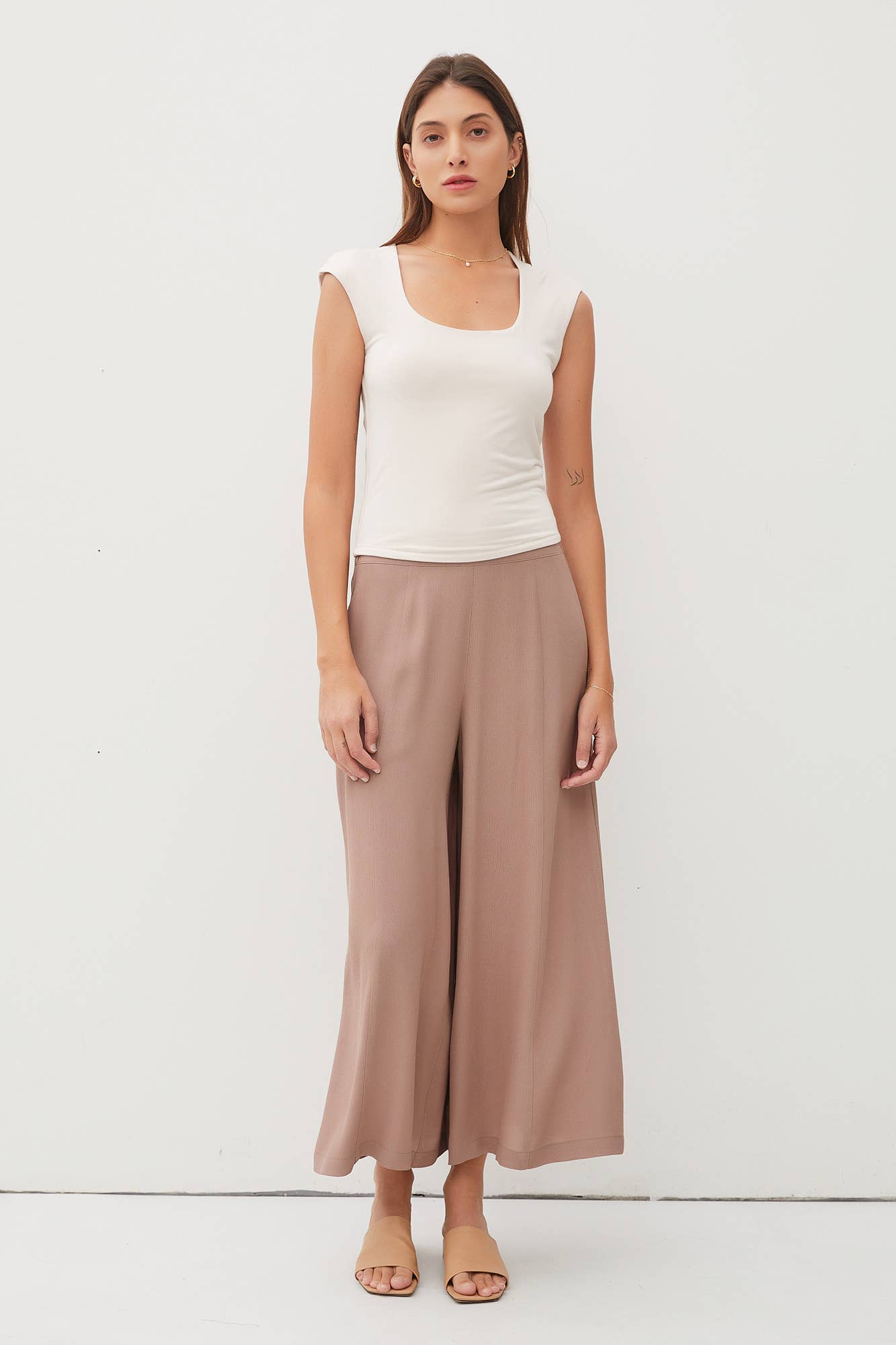 BASIC CAP SLEEVE KNIT TOP: Small / Off White