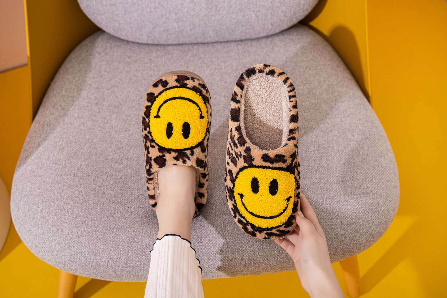 Happy Face Comfort Fluffy Fur Slider Slipper for adult: Large / White/Green