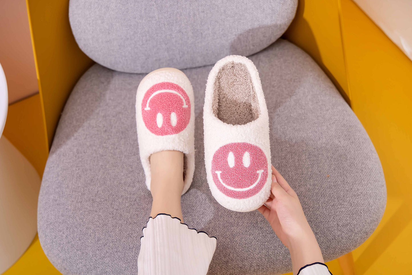 Happy Face Comfort Fluffy Fur Slider Slipper for adult: Large / White/Green