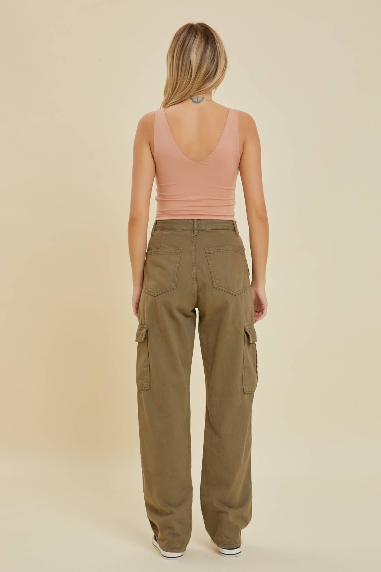 Crop V-Neck Tank: M / Cropped / Black