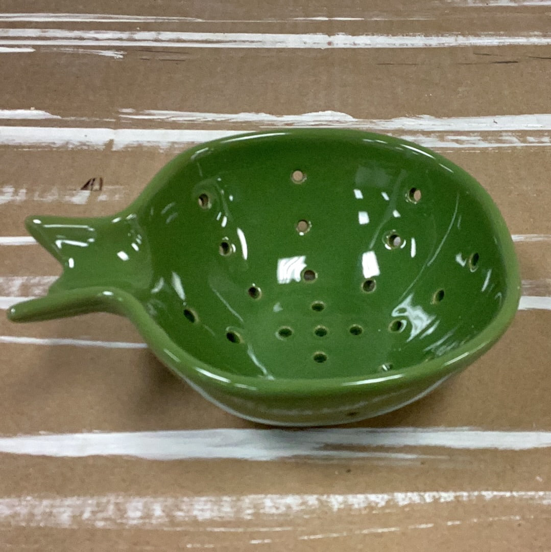 Stoneware berry bowl with handle