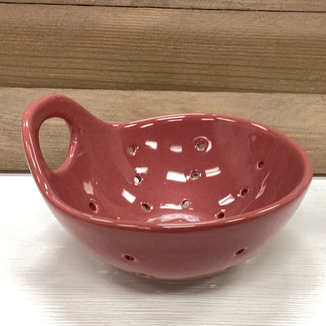 Stoneware berry bowl with handle