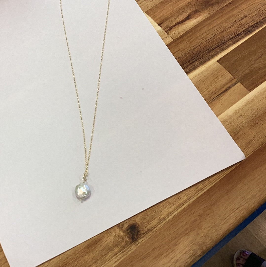 Liv necklace gold/ white pearl