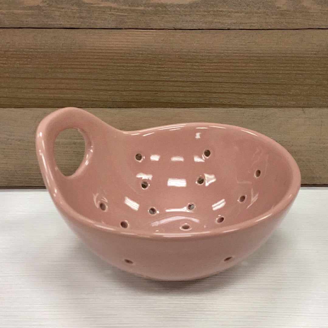 Stoneware berry bowl with handle