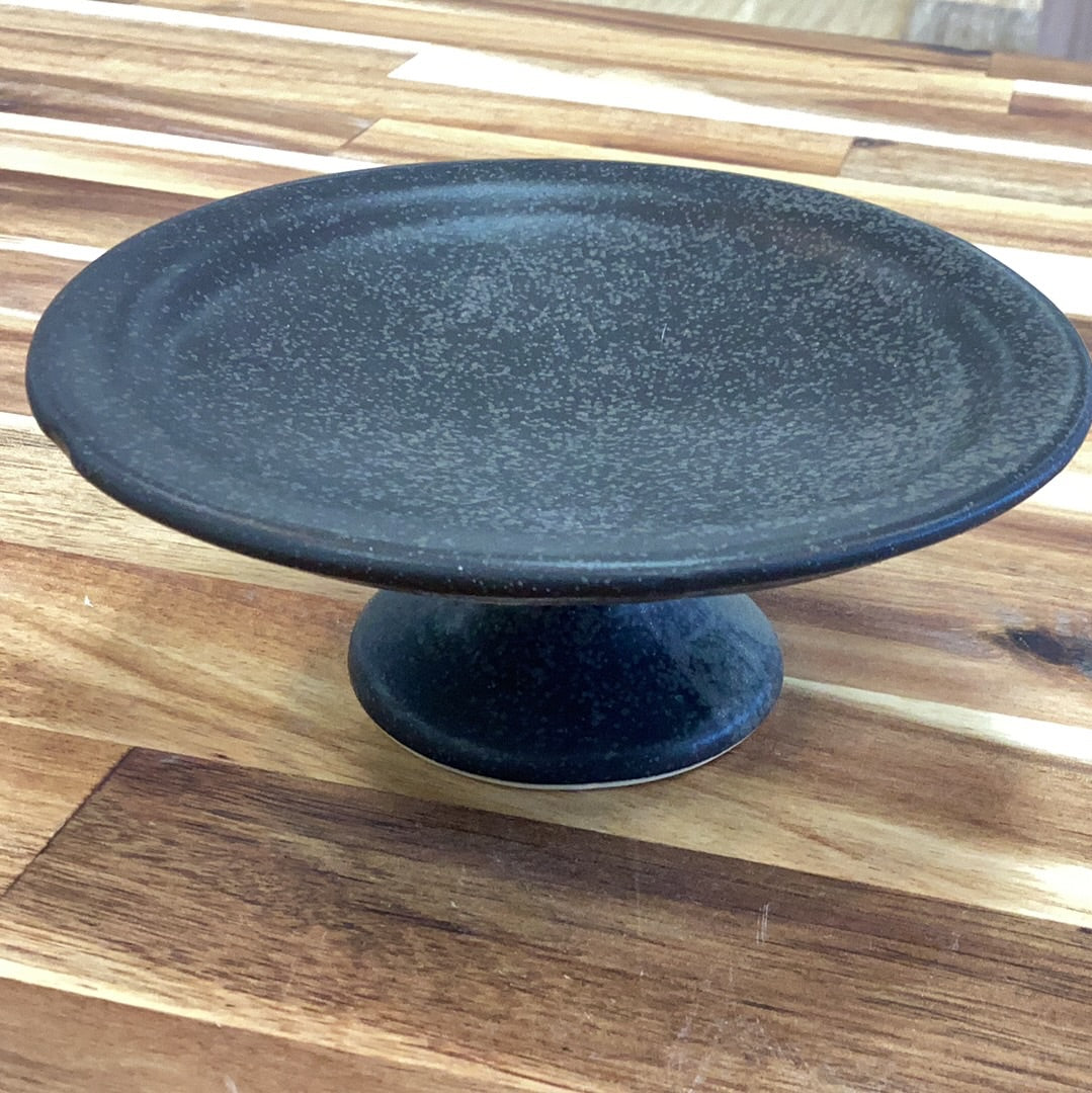 Stoneware pedestals with matte finish