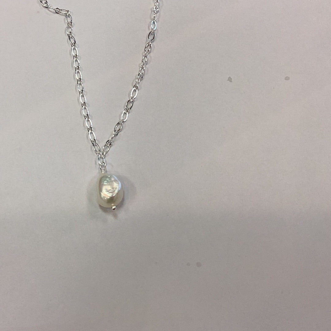 Veda necklace gold/ white pearl