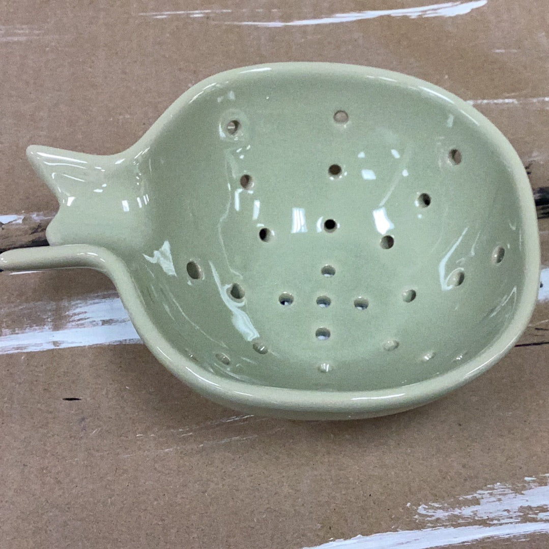 Stoneware berry bowl with handle