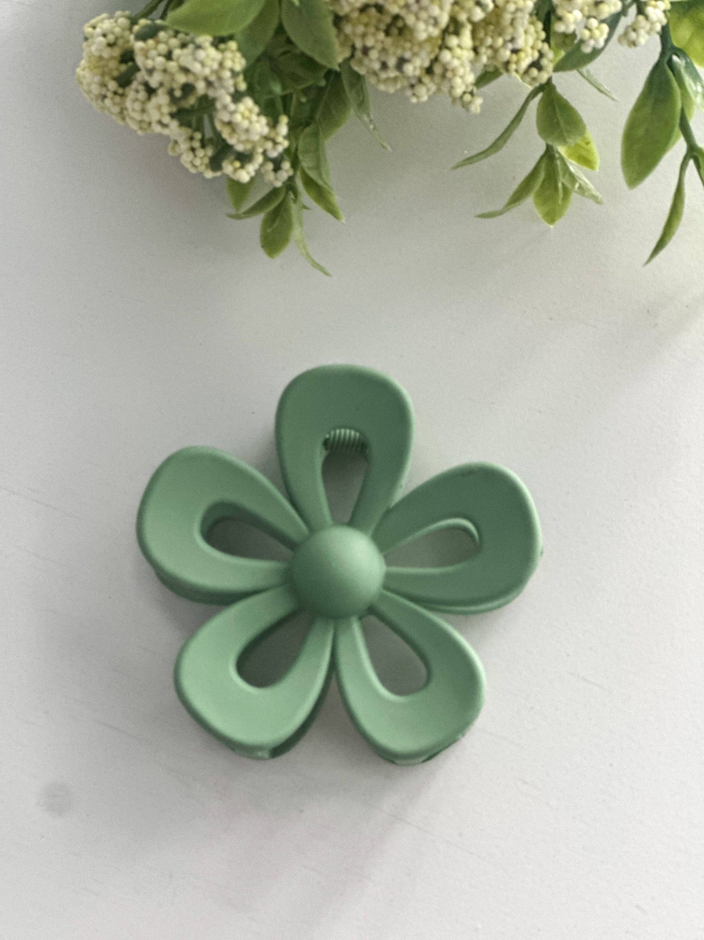 Pop of Floral "Matte Green" Hair Clip… Daisy