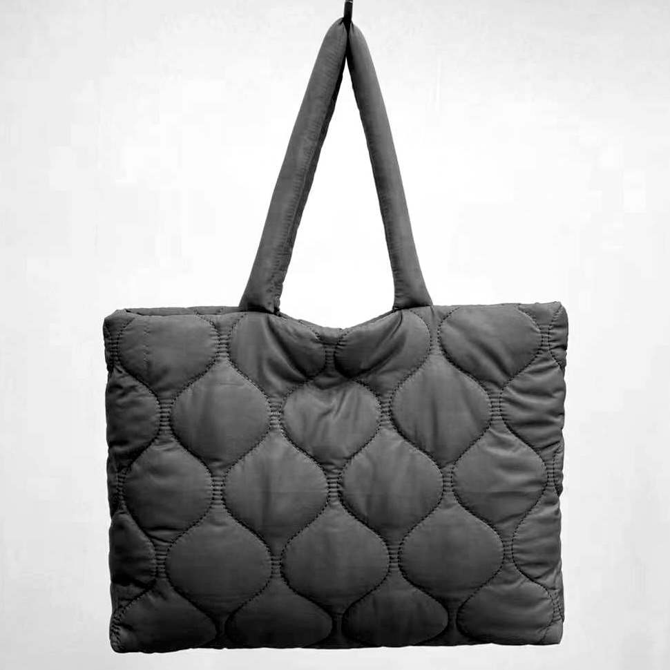 P24003 Quilted Nylon Tote Bag: 02 Black