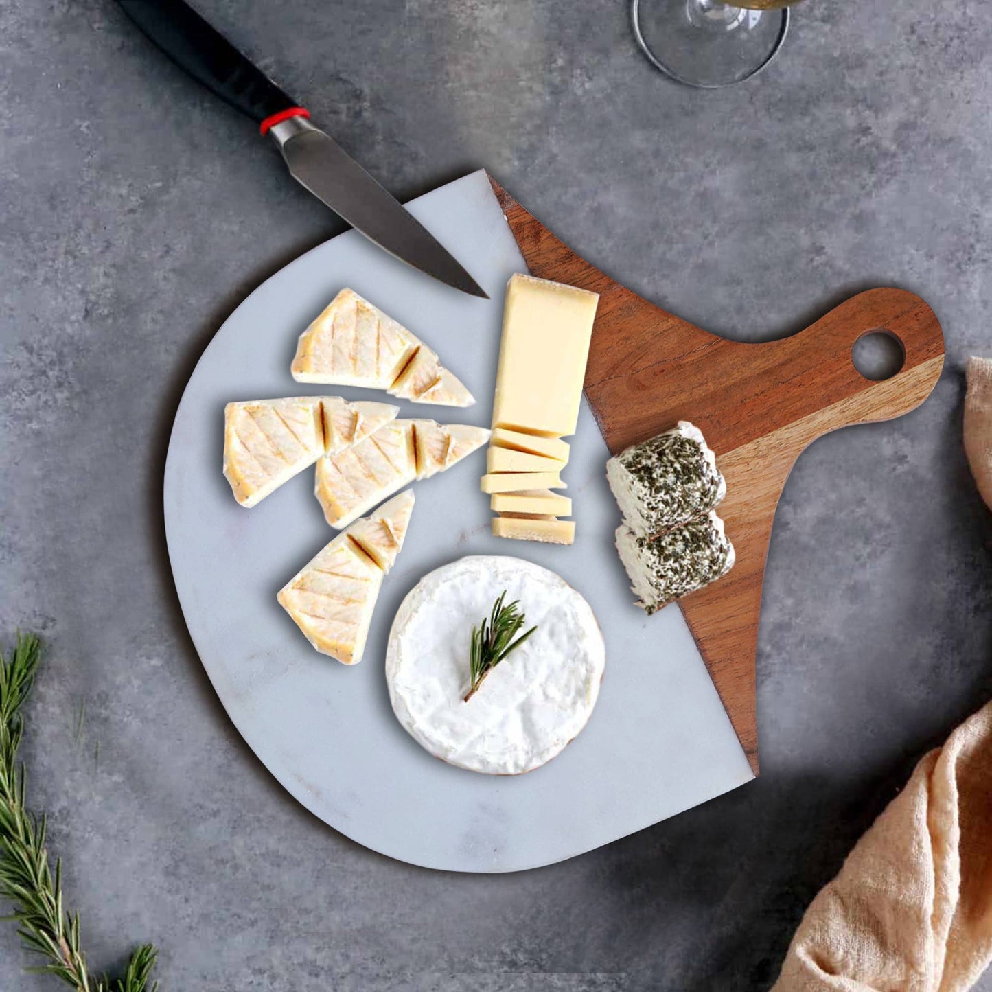Chopping Board with Pizza Style Edge in Wood & Marble