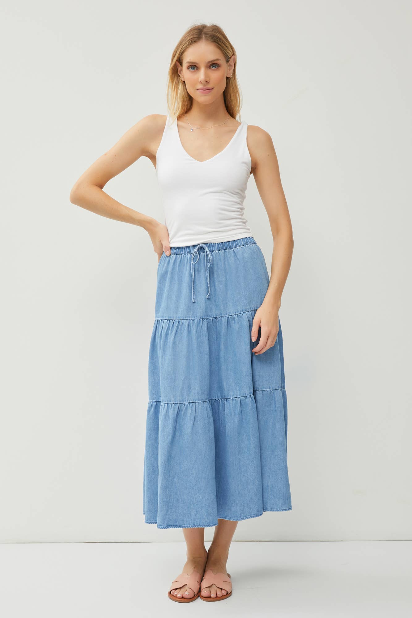 CHAMBRAY PULL ON TIERED MIDI SKIRT: Med Wash / M