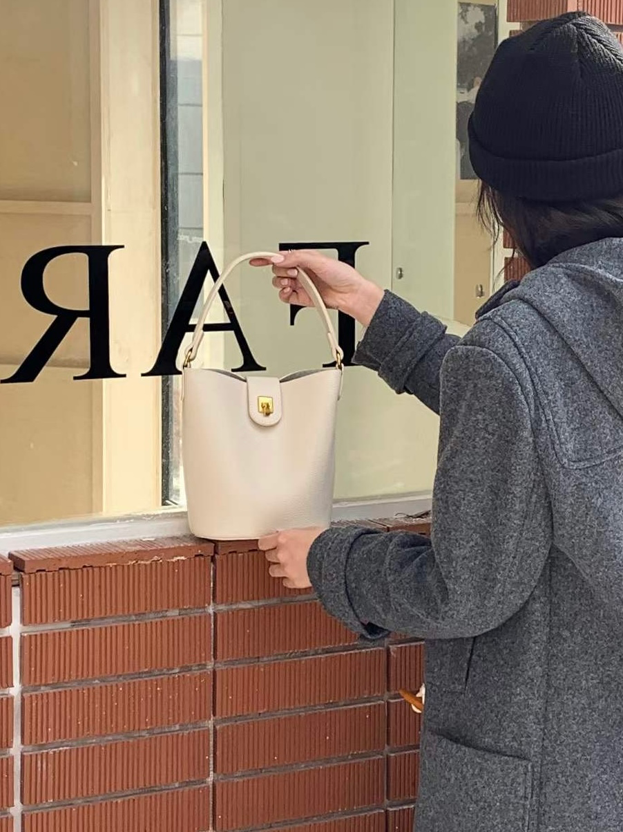 P24025 Top Handle Crossbody Bag: 03 White