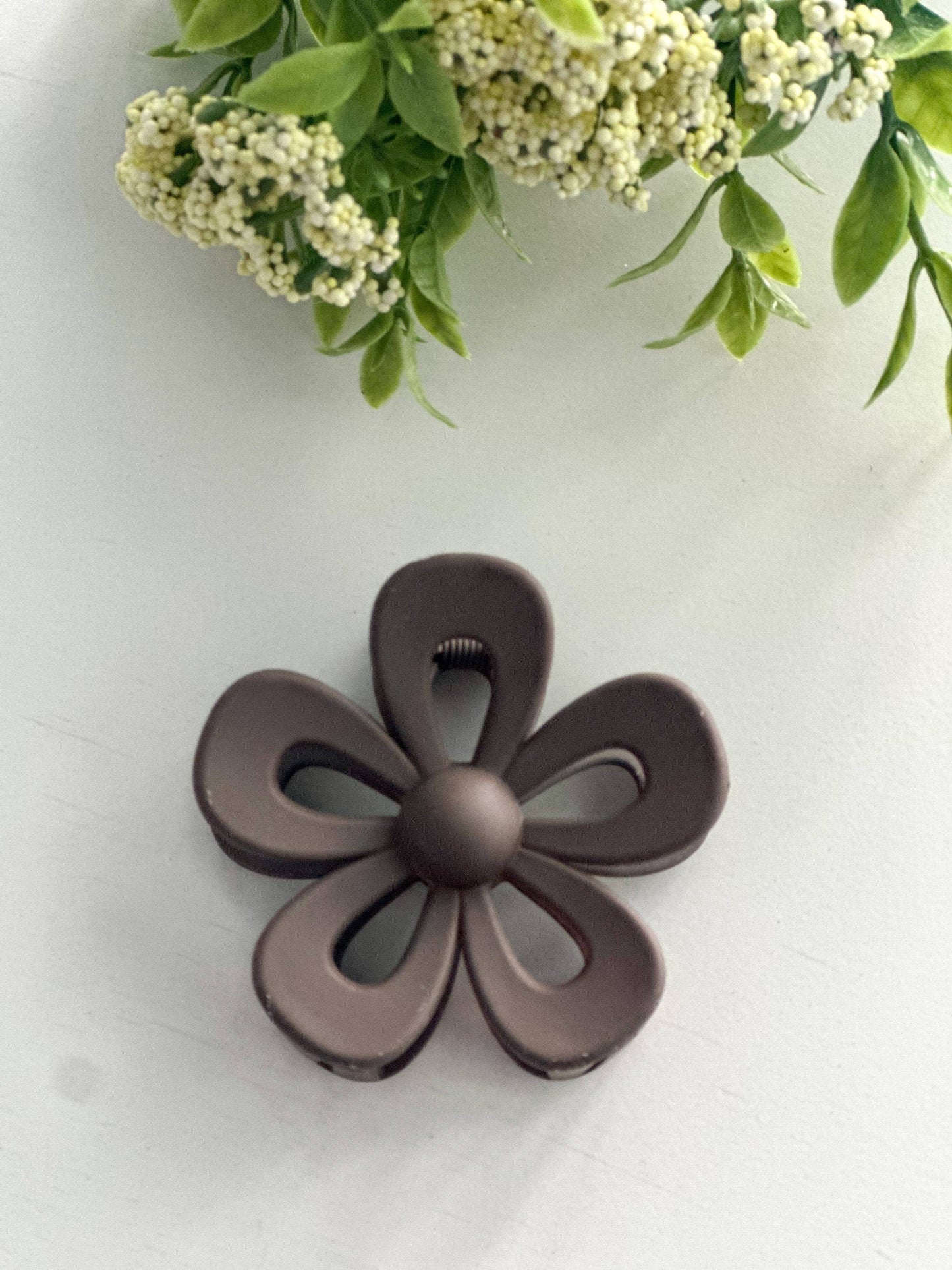 Pop of Floral "Matte Brown" Hair Clip… Daisy