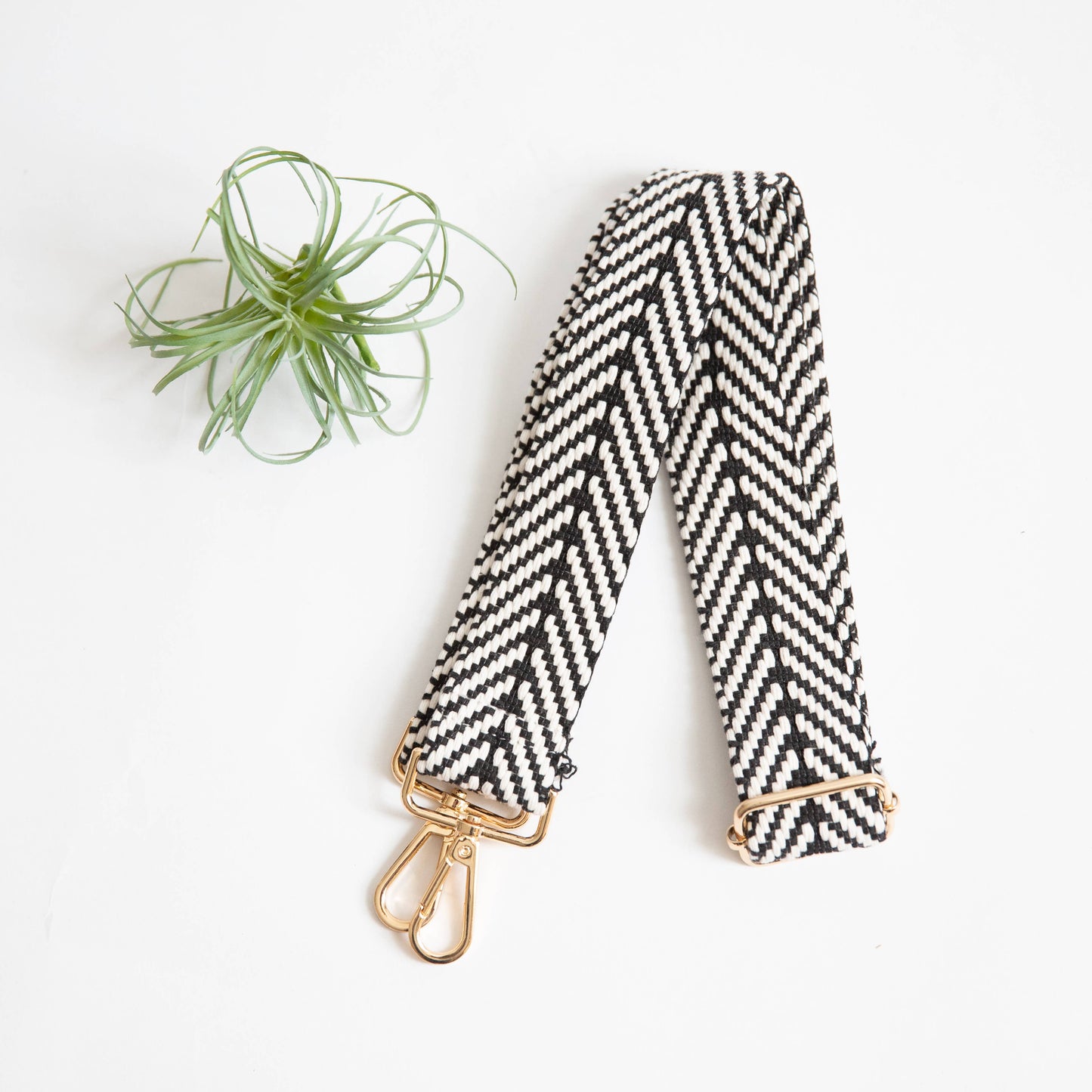 Guitar Style Strap - Black & White Woven Zig Zag